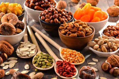 انواع میوه خشک برای کم خونی
