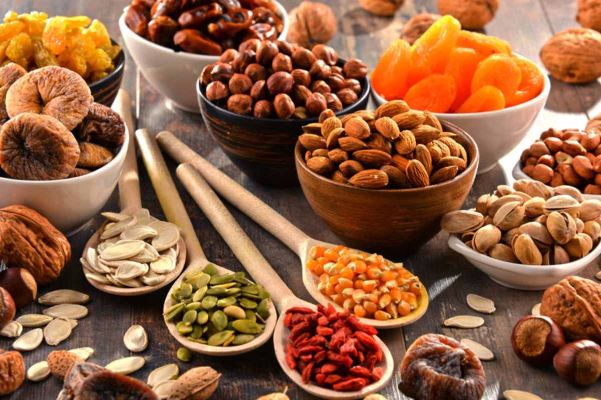 انواع میوه خشک برای کم خونی