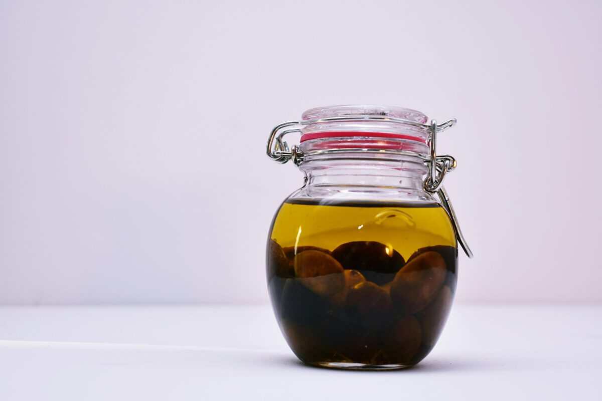 انجیر خشک و روغن زیتون